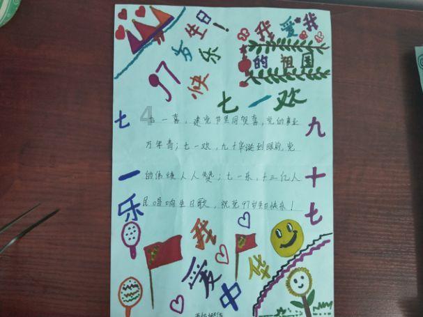杨幂粉色浴袍秀幸福，惊艳现身撸猫模样
