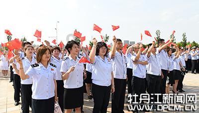 新西兰总理:六名国防部队人员将加入国际联