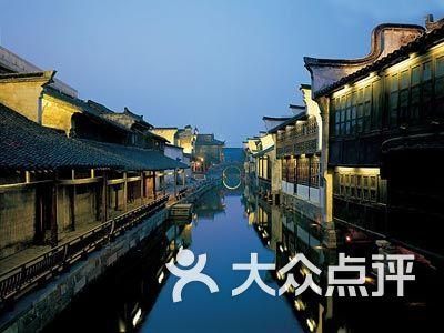 湖南一中学举办校园春晚，现场抽取20名同学免寒假作业，此外还有免费火锅奖、大礼包等