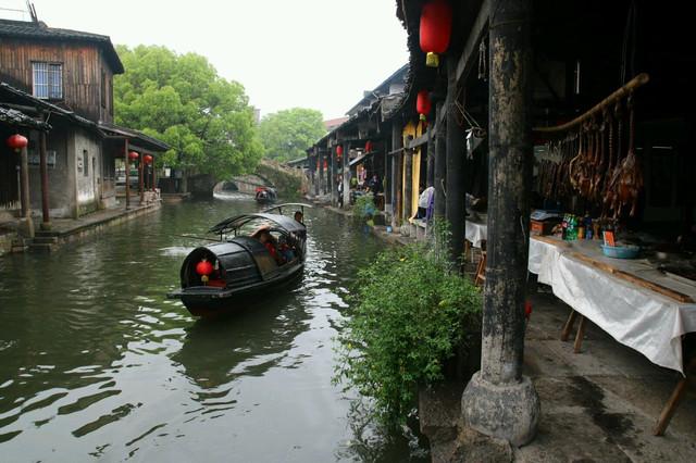 给手机就笑,拿走就跳?别让童年被“锁”在屏幕里