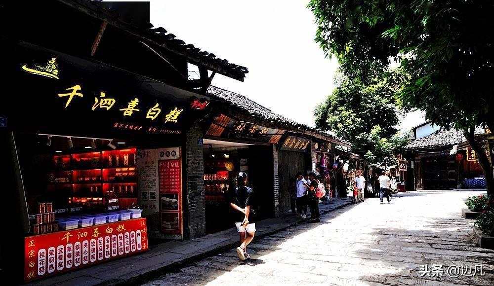 女儿出嫁当天，父亲用逃离的方式掩盖他的不舍