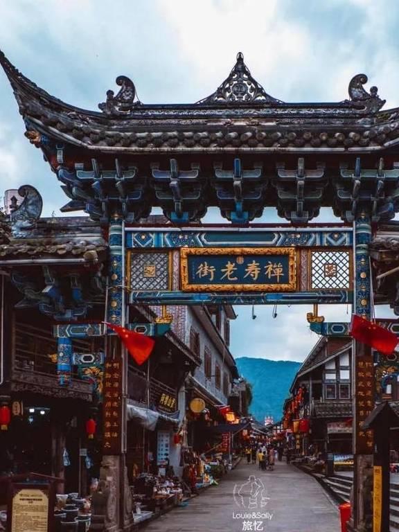在外面孩子想要一个东西，如果你是家长你们该怎么做呢？游戏画面